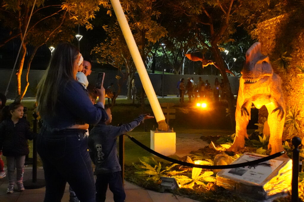 Dinosaurios gigantes en Portoviejo