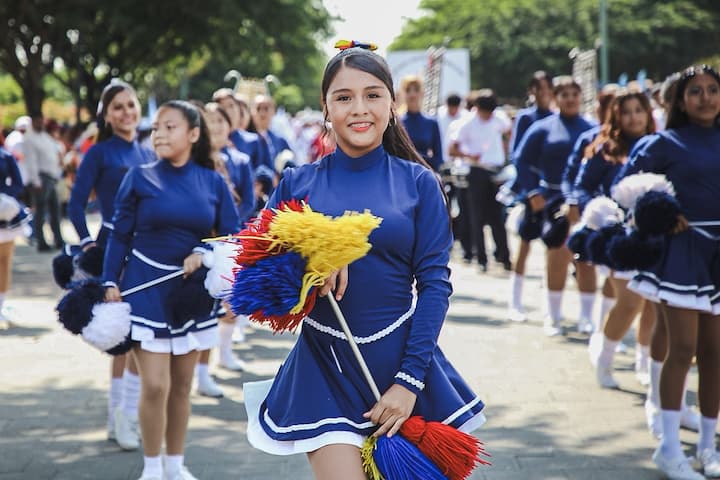 En las fiestas julianas de Guayaquil hay ferias, desfiles y un concierto; el evento Raíces 2024 reúne a 27 huecas