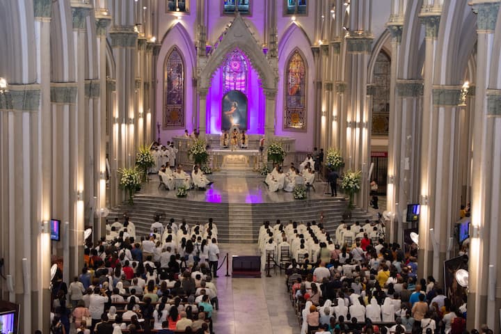 La Catedral de Guayaquil, Destino de Luz para el turismo; paseos por los vitrales, torres, museo y tendrá un Rooftop