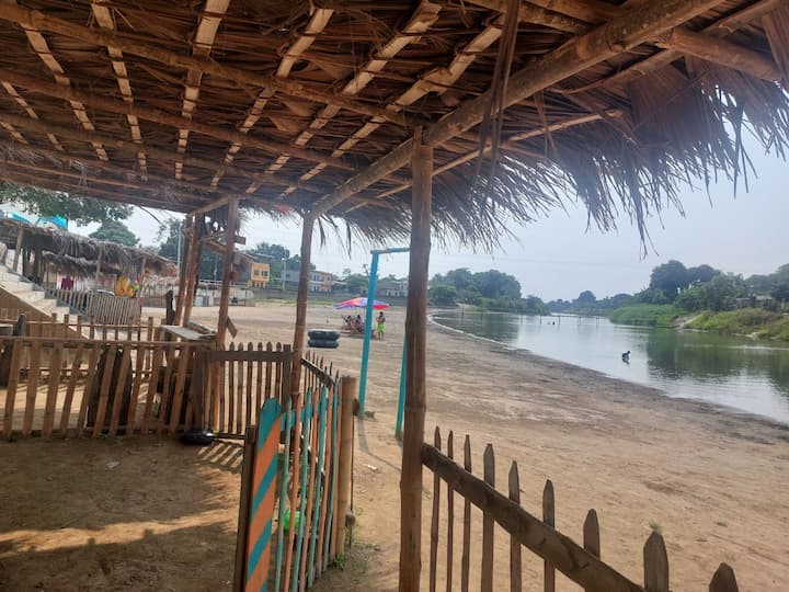 Para el turismo, General Vernaza, además de ser cuna de los rodeos, tiene un balneario de agua dulce y rica comida