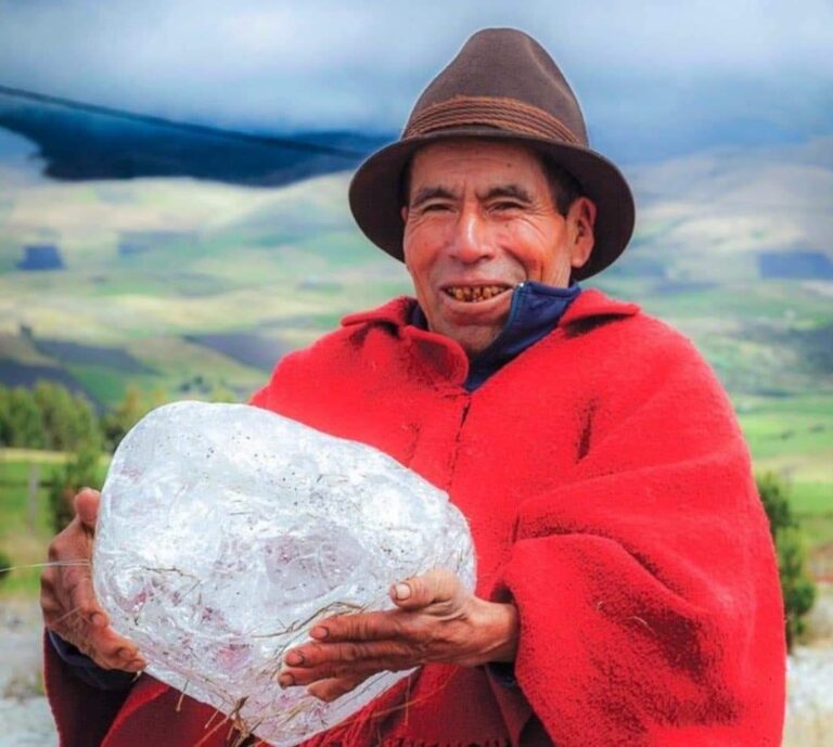 Enrique Cabanilla: Un editorial pendiente: lo que el turismo le debe al Último Hielero del Chimborazo